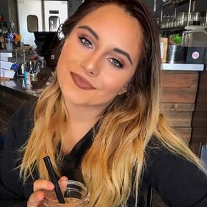 Meet your Posher, Zoe